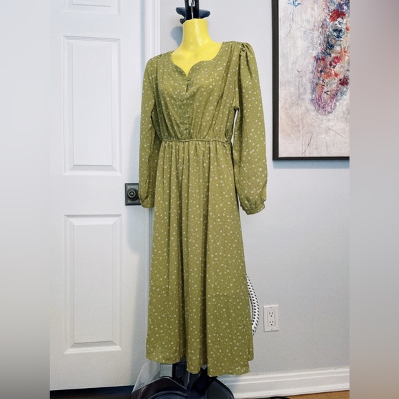 NWT ** Floral Dress - Picture 2 of 6